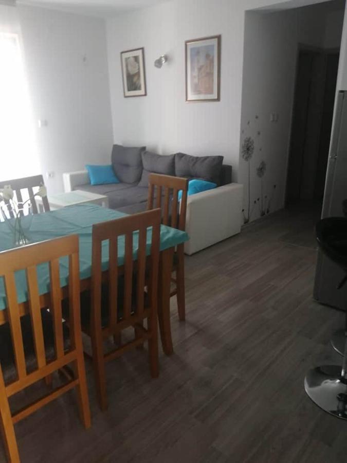 Apartman Dora Apartment Паг Екстериор снимка
